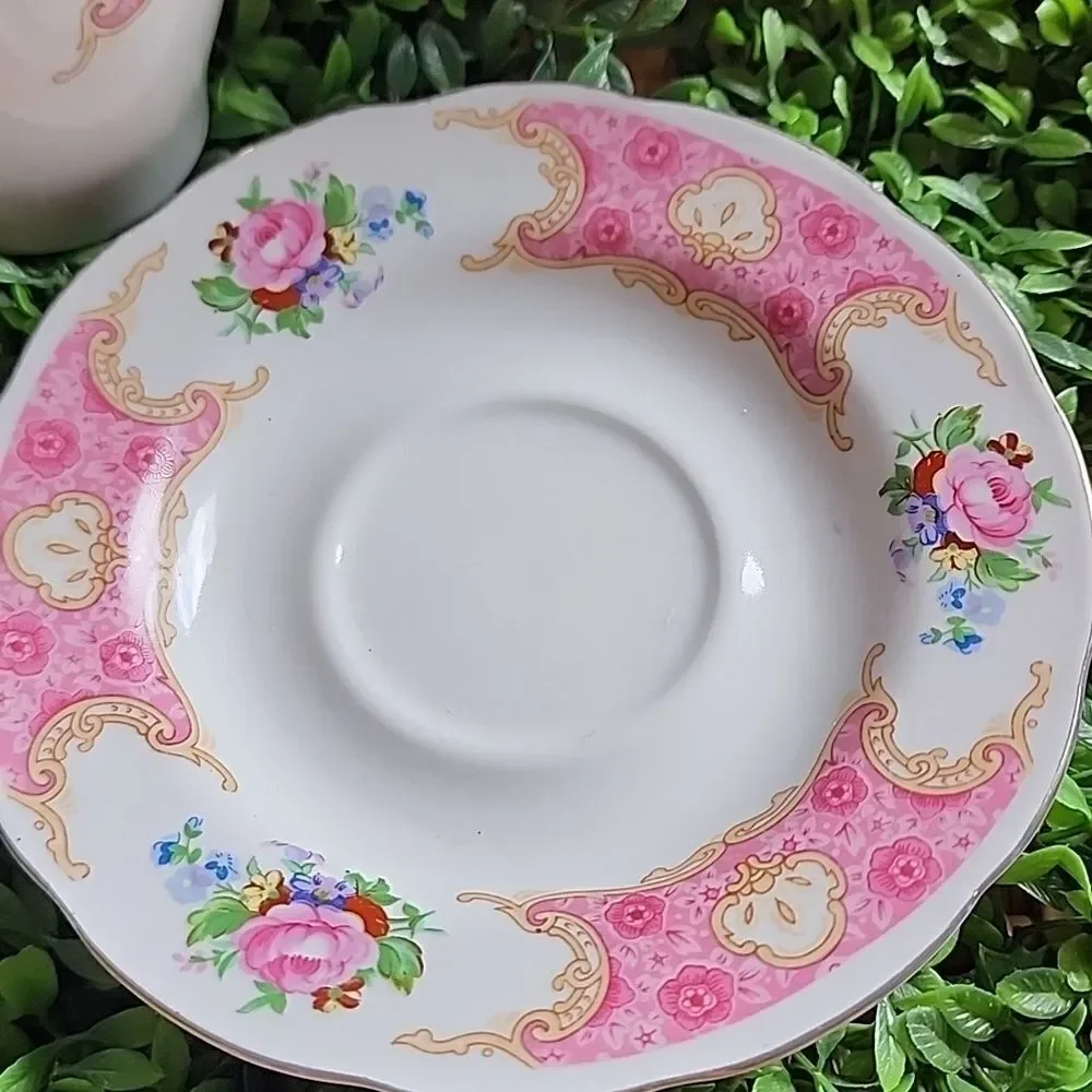 Vintage floral versai